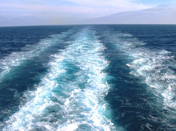 The wake of the Diamond Princess off the coast of Mexico, March 2004