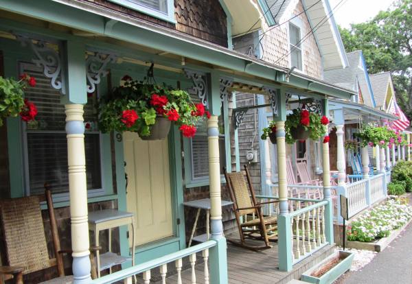 These historic Martha's Vineyard cottages are compact and charming. September 2012