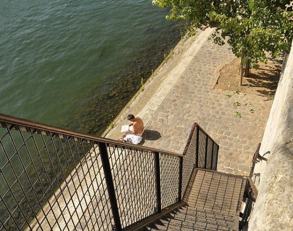 Quai d'Orléans Paris -- Photo courtesy of Moonik (CC BY-SA 3.0)