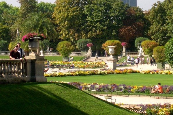 Jeff and Matt enjoy a lovely September day in a gorgeous garden spot. Luxembourg Gardens, Paris, September 2004